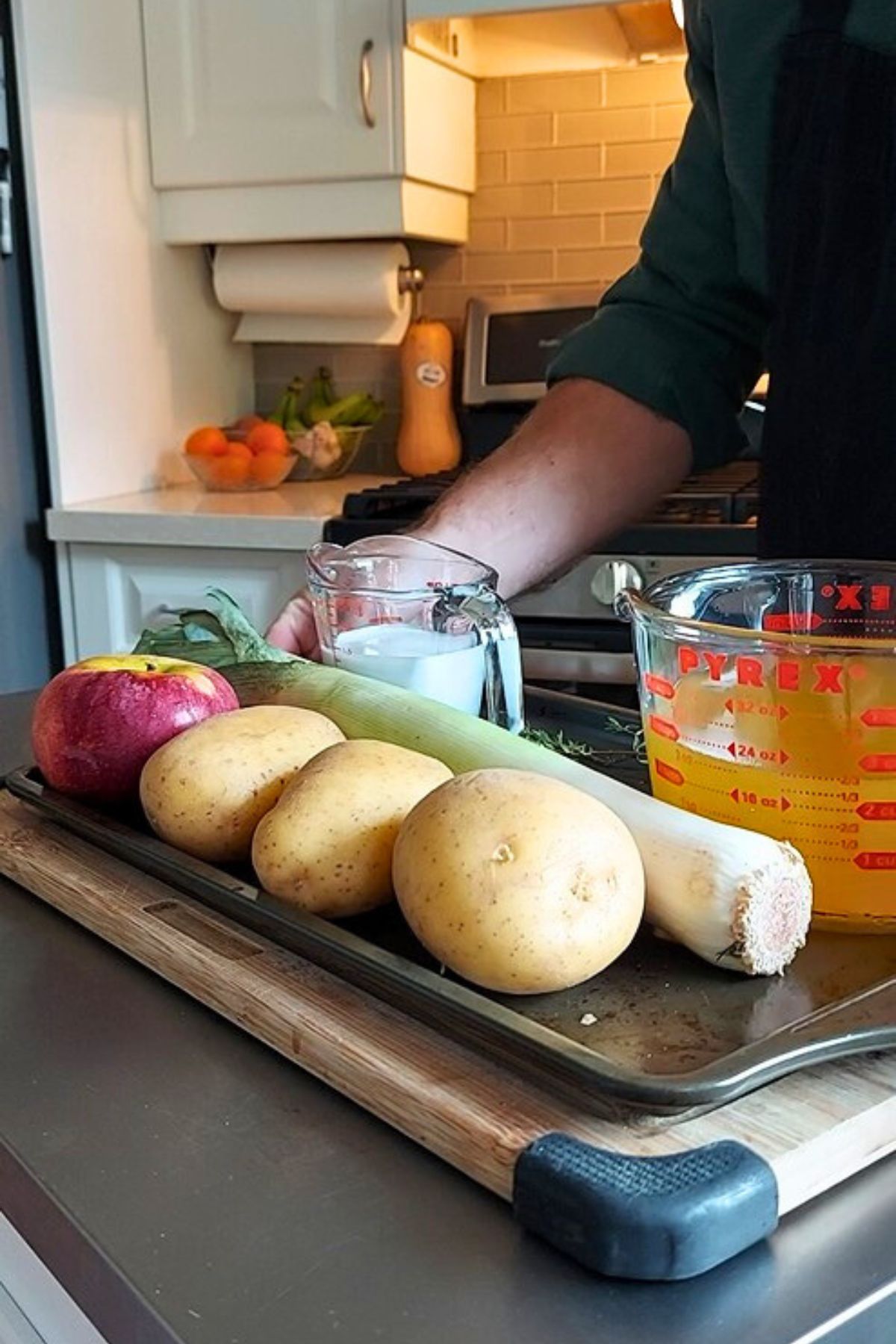 Ingredients: Leeks, Potatoes, Apple, Vegetable Broth, Coconut Milk